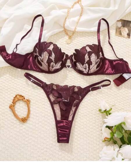 embroidered print pajama set - A set featuring a floral design suitable for women, a sexy bra ZA824031